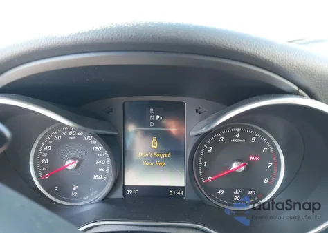 2017 Mercedes-Benz C 300 4Matic z USA, uszkodzony, nr VIN 55SWF4KBXHU192909